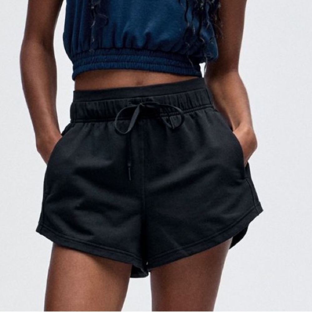 Lululemon - inner glow high-rise short 3” - size 10